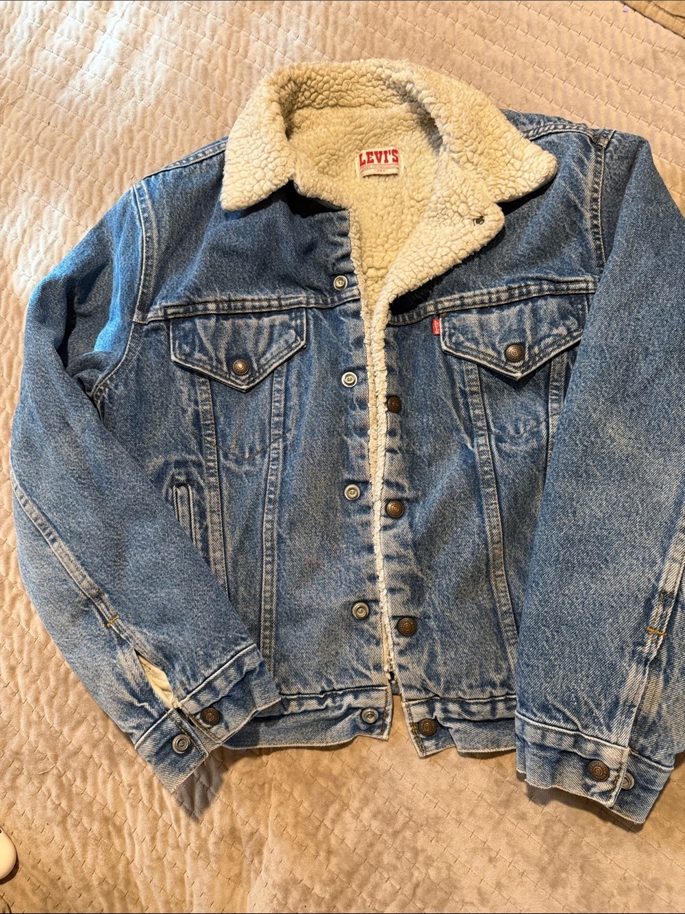 Vintage Levi's Denim Trucker Jacket in Light Blue with Cream Sherpa Collar